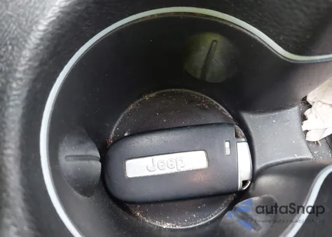 2017 Jeep Cherokee Latitude 4X4 from USA, damaged, VIN 1C4PJMCS4HW575646